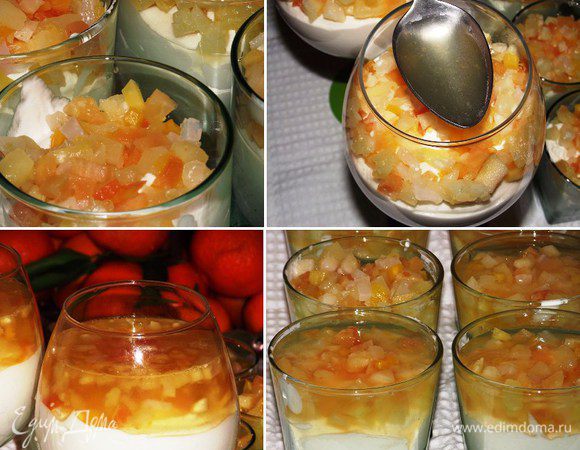 Оставшуюся часть желатина со 100 мл сиропа из фруктов отправляем на плиту и немного прогреваем. Фрукты нарезаем и выкладываем на застывший мусс. К сиропу или соку добавляем желатиновую массу, аккуратно заливаем фрукты. Отправляем в холодильник для застывания.