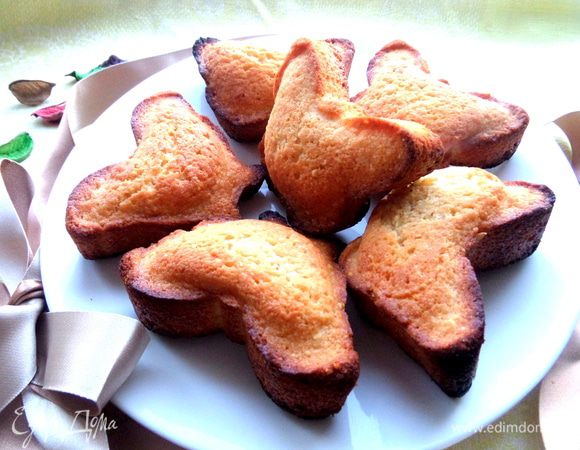 Кексы получаются с хрустящей корочкой и рыхлой серединкой внутри..., ну и аромат ореховый-ореховый))))