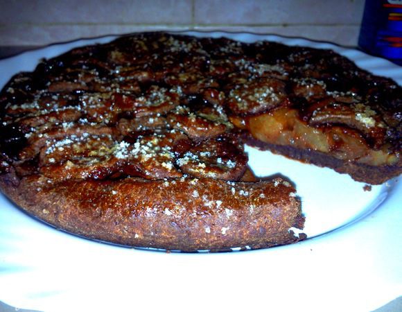 Через 35-40 минут пирог готов.