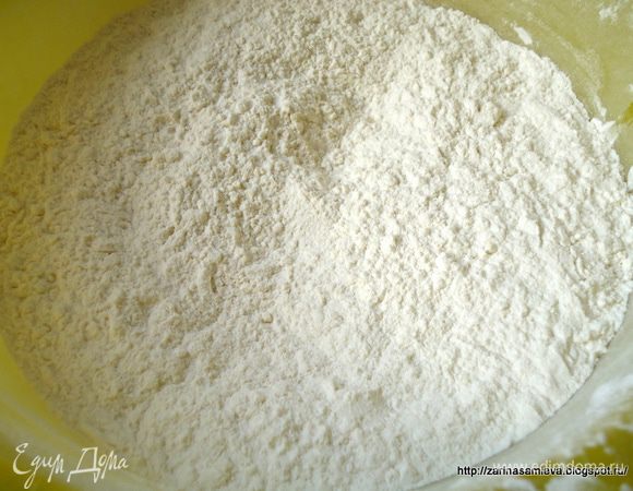 Муку с разрыхлителем просеять... 