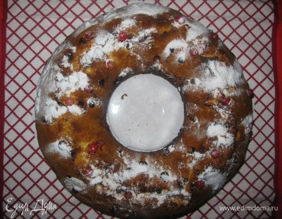 У меня форма для кекса 24 см. Кекс вынимаем и посыпаем сахарной пудрой (для украшения).
Приятного апппетита!