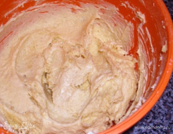Постепенно ввести белки. Тесто готово, можно приступать к самому интересному.
