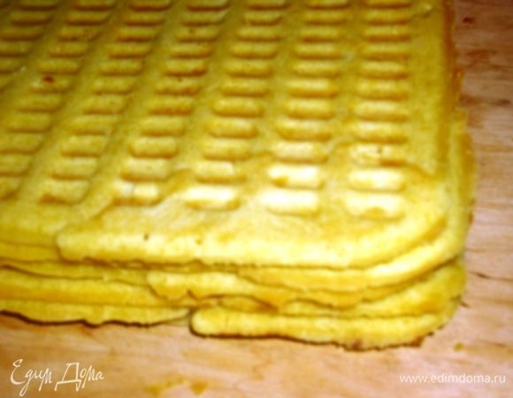  У меня из этого количества теста получилось шесть коржей. 