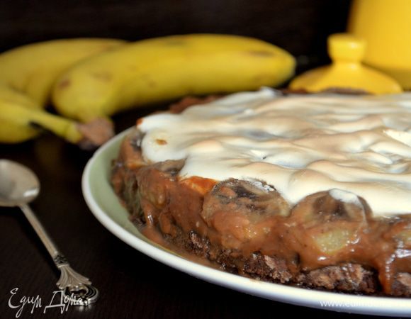 Тарт хорош и теплым и охлажденным. Он прекрасно хранится в холодильнике! Очень вкусно с  крепким кофе)