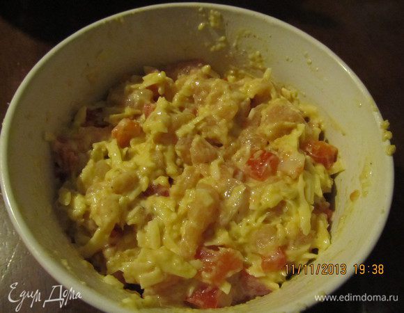 Я очень люблю добавить туда помидорчики,но детки наши не очень :)). Можно экспериментировать и с паприкой, и с ананасами консервированными. В общем,  пробуйте.