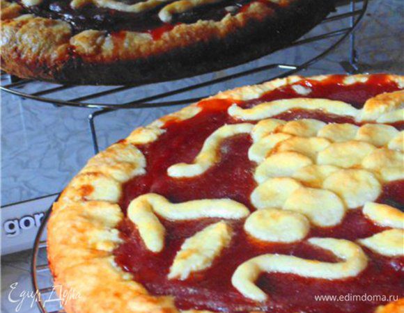 Выпекать пирог в предварительно разогретой духовке до 180*С 45-50 минут. Полностью остудить пирог на решетке.