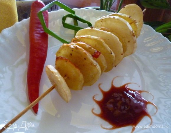 Я ела прямо с пылу-с жару. Очень вкусно. Конечно, было бы классно со свежими помидорками. Но не сезон. А покупать поролоновые мокрые шарики, по виду помидоры, по вкусу - вода, по цене 180 р за кило... Дождемся лета. А пока меня здорово выручил острый кетчуп. Попробуйте, вам понравится.