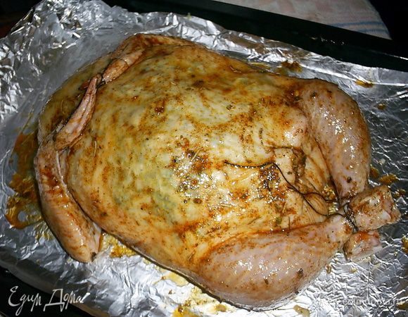 Смешиваем все сухие специи с соевым соусом, горчицей и растительным маслом. Полученной кашицей щедро натираем курицу и отправляем в разогретую до 190-200 градусов духовку на 25-30 минут. Следите, чтоб курица не подгорела.


Теперь насчет оставшейся начинки и блинчиков. Я смешала обе начинки, намазала полученной начинкой блинчики, скрутила их рулетиками, выложила их плотно в сковороду с растопленным сливочным маслом. Когда сковорода с блинчиками хорошо прогрелась, добавила немного воды и протушила блинчики на медленном огне под закрытой крышкой 15 минут. Получились замечательные налистники)))