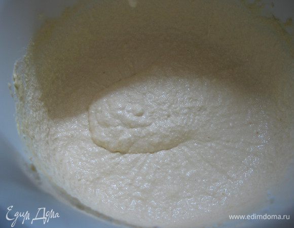 Добавить творог.