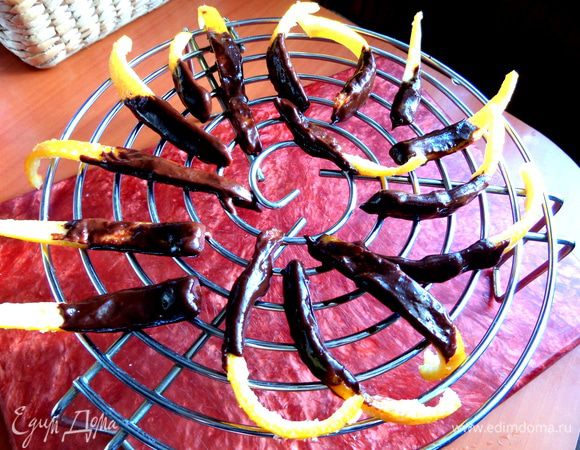 Вынуть и выложить на решётку для обсыхания. Я для быстроты подержала в холодильнике.