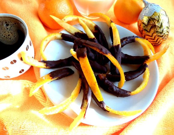 P.S. Сахара не видно на корочках,потому что он впитался,но они сладенькие и совсем без горечи (это для сомневающихся!)...Короче,кто грыз корочки в детстве (я, например!)...,тем безусловно понравится такой оригинальный десерт)))