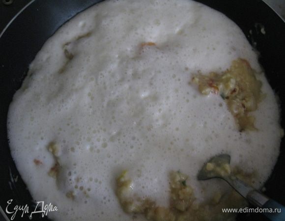 Затем добавить взбитый белок, осторожно размешать.