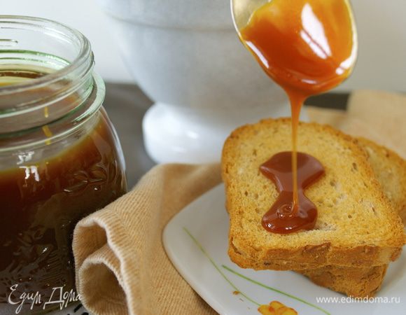 Очень вкусно подать с оладушками, с гренками, с сухариками (наподобие печенья), с самим печеньем..., с фруктами, да, мало ли еще с чем!!! ))))) Хранить в холодильнике до 2-х недель. А еще можно воспользоваться такой соленой карамелью в этом рецепте! http://www.edimdoma.ru/retsepty/51734-brauni-s-solenoy-karamelyu Брауни получаются очень вкусными и необычными! Пробуйте, уверена, Вы не разочаруетесь!