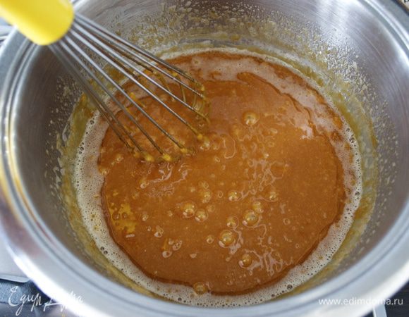 Приготовить карамель...как в рецепте http://www.edimdoma.ru/retsepty/63583-domashnyaya-solenaya-karamel
