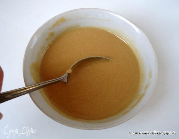 Готовый кекс освободить из формы, остудить.Приготовить глазурь: кофе заварить кипятком, смешать с сахарной пудрой, хорошо размешать... 