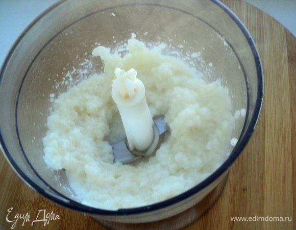 Отварить согласно инструкции пакетик риса. Еще теплым рис пюрировать в блендере.