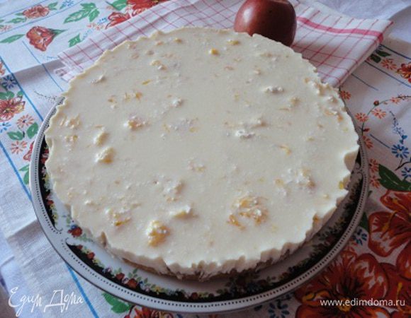 Готовую начинку вылить в форму и оставить на холоде до застывания.