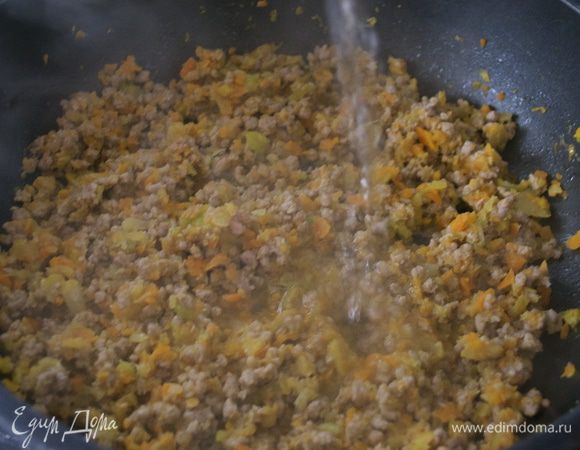 Сбрызнуть белым вином... Дать выпариться... 