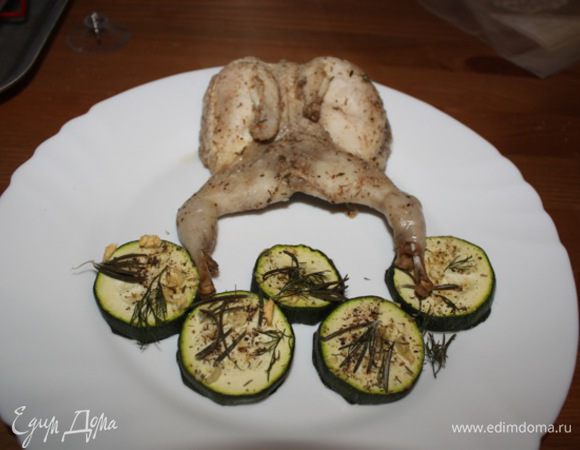 Подаём с овощами. По желанию можно снять шкурку. 