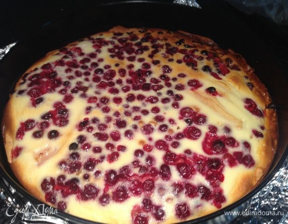 Пирог должен слегка подрумянится.