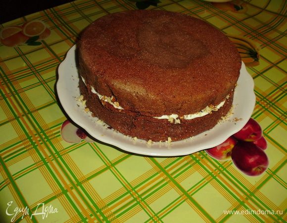 Накрыть вторым коржом.