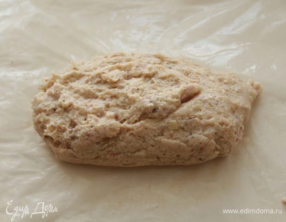 Выкладываем фарш в рукав для запекания.