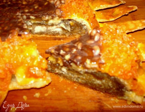 С халвой. Похож на восточную сладость!