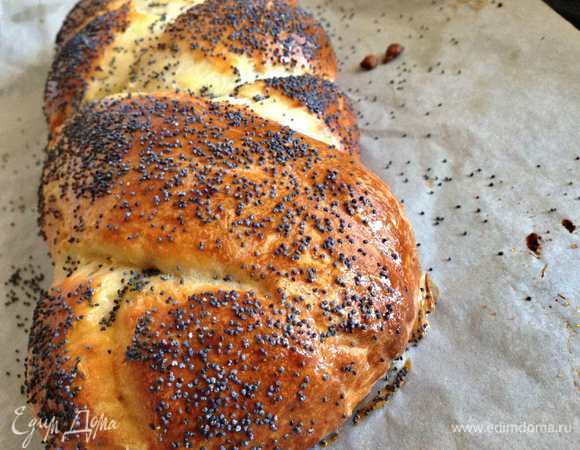 Готовую косу достать из духовки, накрыть полотенцем и дать ей полностью остыть.
Приятного чаепития!