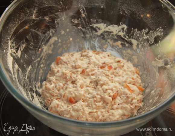 Добавить в тесто цукаты, вымешивать ещё минут 10. Оставить на расстойку - чем больше, тем лучше ( потому что дрожжи домашние)!!! Я ставлю на ночь в холодильник (конечно, закрыв плёнкой). Утром тесто выставляю из холодильника, оно должно согреться при комнатной температуре пару-тройку часов.