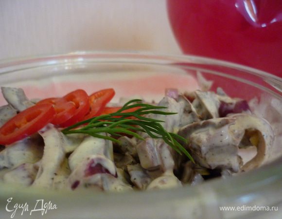 Заправляем майонезом, перчим, пробуем на соль. В этот раз я добавила немного острого перца. Получилось ВААЩЕ супер.