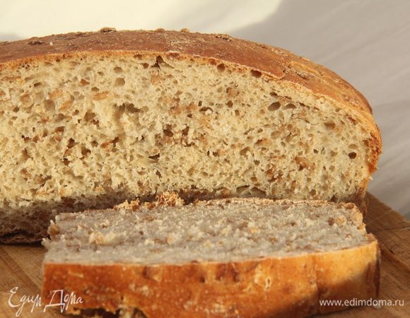 Этот хлеб пекла в форме. Без цукатов и орехов.