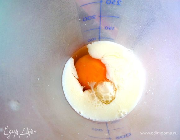 Добавим щепотку соли и тряхнем шейкер несколько раз.