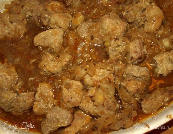 Когда мясо готово, достаем и освобождаем от пакета.