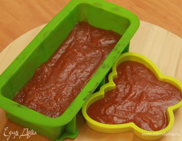 Сotognata великолепно застывает, ведь в айве так много пектина! Через несколько часов пасту можно дегустировать (не скажу точно время, я оставляла на ночь). 