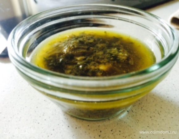 Все ингредиенты соединить и взбить в блендере. Соус подходит для заправки салатов не только овощных, но и мясных. Все зависит только от вашей фантазии. Экспериментируйте!
