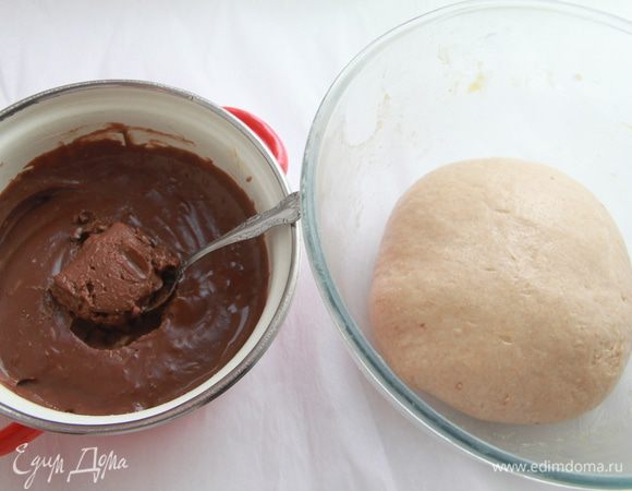 Шоколадный крем полностью остудить. 