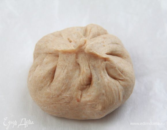 Поднять края и защипать.