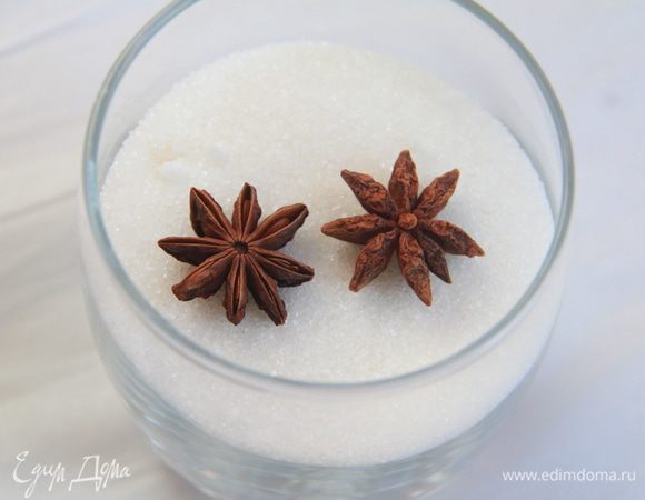 Сахар размолоть в кофемолке с парой звёздочек бадьяна (это факультативно, моя отсебятина для усиления вкуса)
