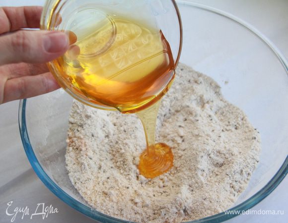 Добавить мёд (лучше цветочный, без явно выраженного вкуса).