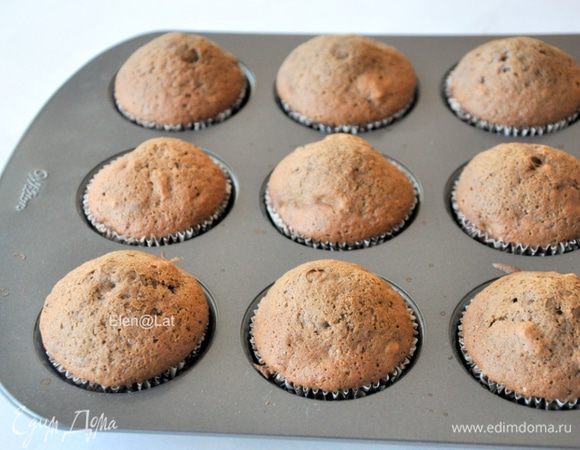 Готовые капкейки остудить.