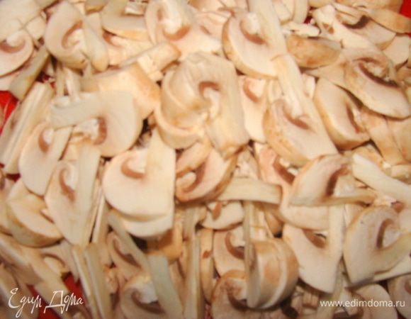 Грибы порезать.