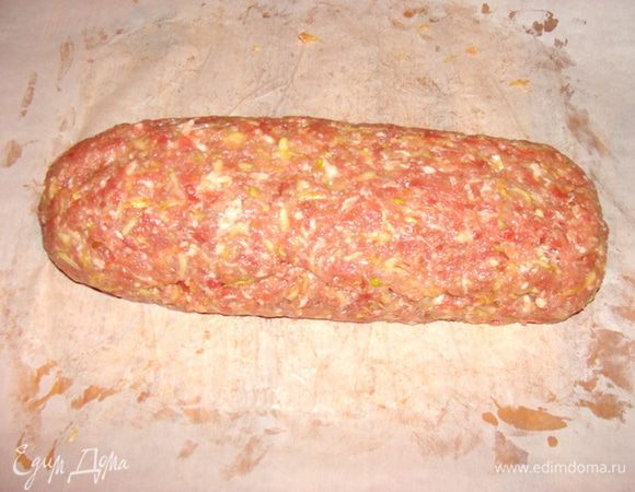 Завернуть рулет. Залепить все швы и отверстия.