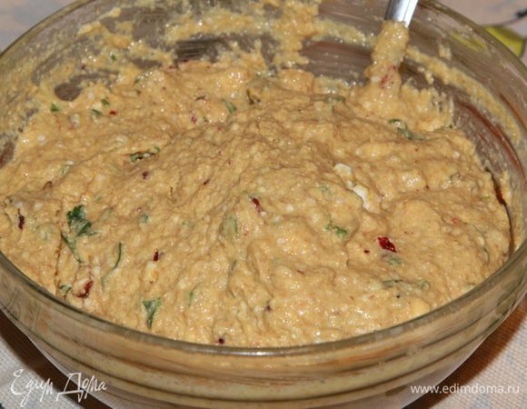 Замешиваем тесто.