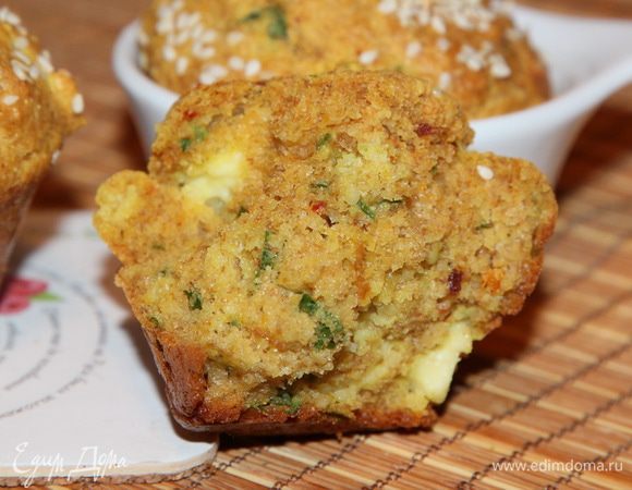 И - в разломе. Кексы получаются с рыхлой структурой за счет кукурузной муки, легкие и вкусные. Приятного аппетита!