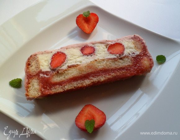 Можно сделать и такой вариант, с клубникой внутри, белым шоколадом.