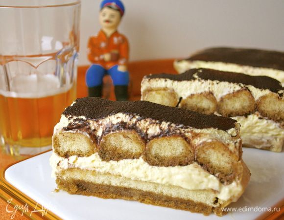 Переде подачей присыпать верх Биррамису обильно какао и подавать! ))) Вкусно, не то слово!!!..........
P.S. Как вариант подачи БИРРАМИСУ, его можно изначально выложить в кружки из под пива, и тогда десерт будет выглядеть примерно так, как в рецепте "Тирамису за 5 минут" http://www.edimdoma.ru/retsepty/54908-desert-tiramisu-za-5-minut-vkus-leta