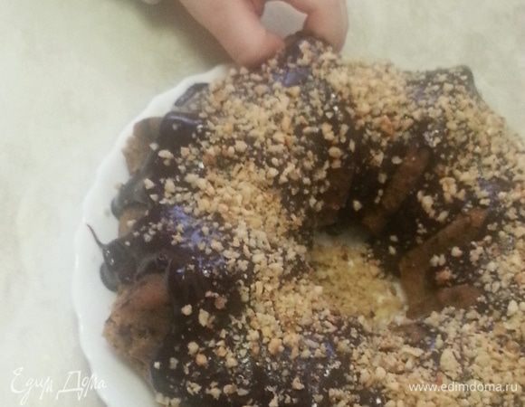 Отщипывает очередное ребро...