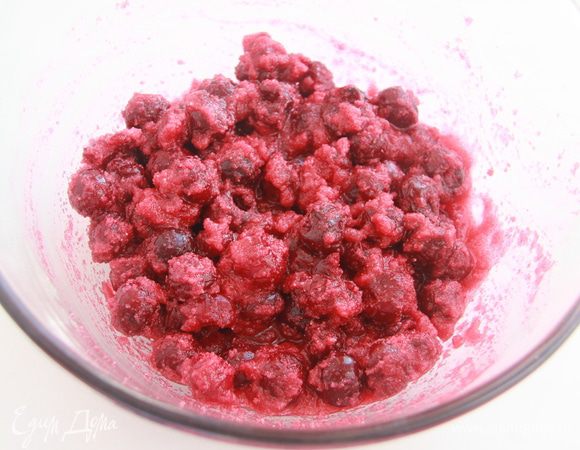 Всё перемешать и оставить на полчаса при комнатной температуре.