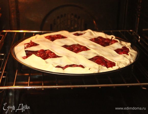 Выпекать при 190*С 10 минут, затем снизить температуру до 160*С и выпекать ещё 30-40 минут (ориентируйтесь по своей духовке!)