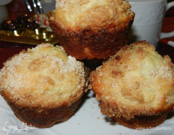 Вынуть из духовки, но оставить в форме на 5 минут.
Ахнуть не успеете, так быстро разойдутся. 
Приятного чаепития!

p.s. В 1 кексе - 196 калорий